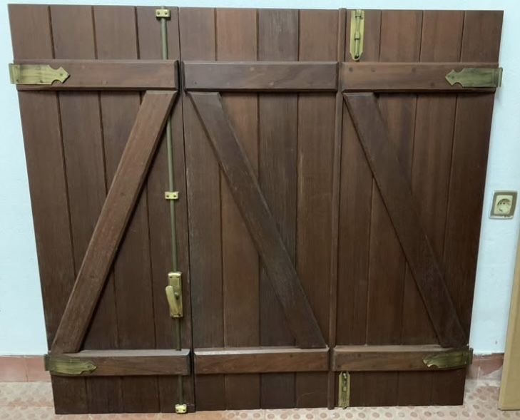 Portadas interiores janela madeira