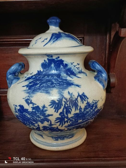 5 peças antigas em louça.  Decorativas e muito bonitas.