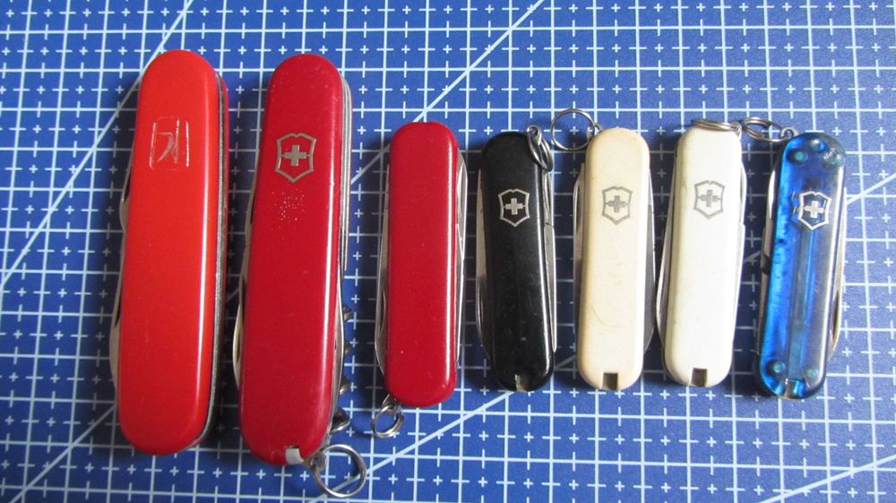 Одним лотом Wenger Esquire & Victorinox Classic Escort Spartan & Mikov