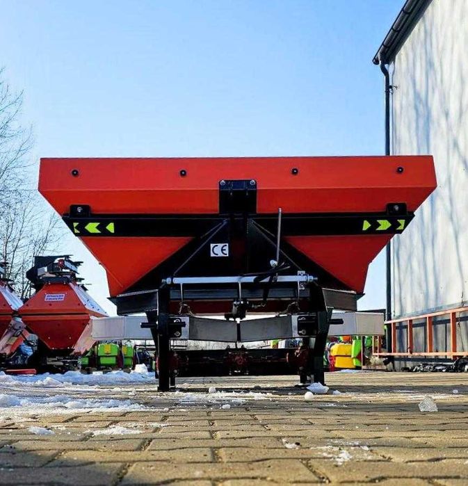 Rozsiewacz dwutalerzowy 600 L- Demarol