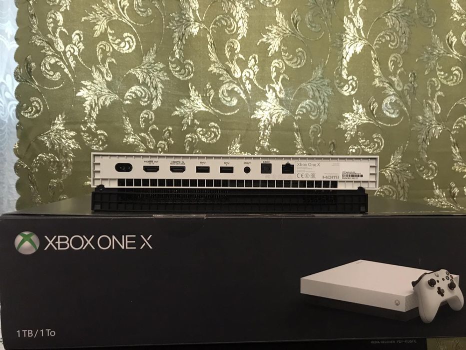 Xbox One X 1T Білий