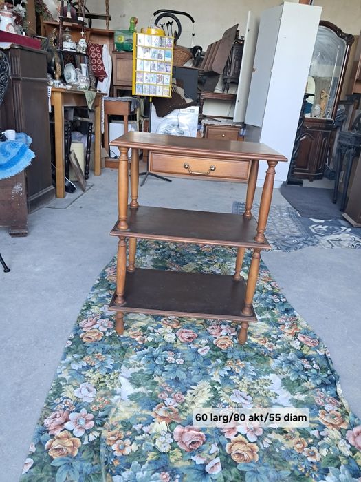 Estante com gaveta em madeira