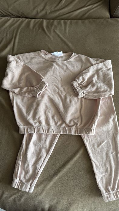 Пыльно розовый костюм тонкий на девочку