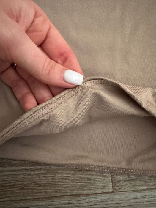 Бежева вкорочена кофтинка