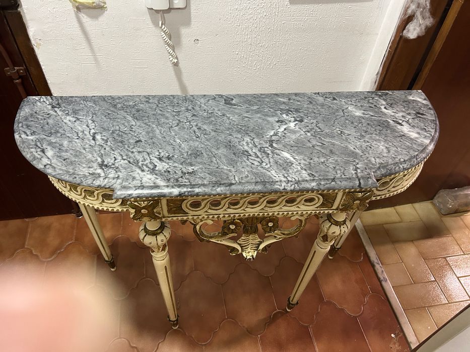 Mesa consola antiga com tampo de mármore- peca de coleção