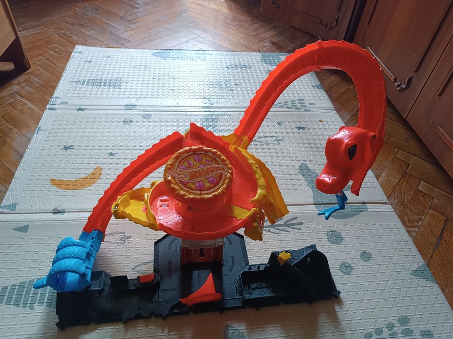 Ігровий набір Трек Хот Вілс Атака Кобри Hot Wheels City Pizza Slam Cobra Attack
