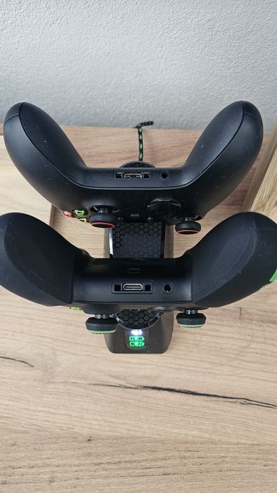 Stealth Dual Carregador + 2 baterias de comandos para Xbox Series S/X