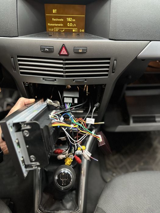 Zmiana starego radia na multimedia z systemem android i akcesoriami