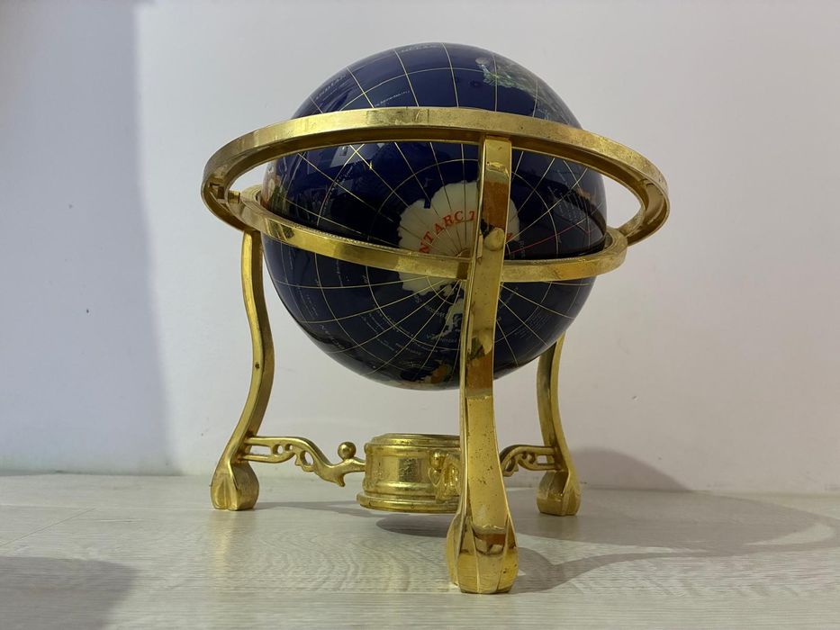 Globus Gemstone z kamieni szlachetnych