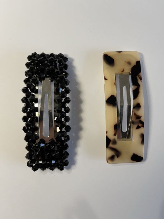 Ganchos medios de resina e miçangas