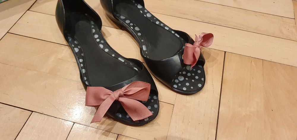 Buty baleriny jak melisski, czarne z różową kokardką