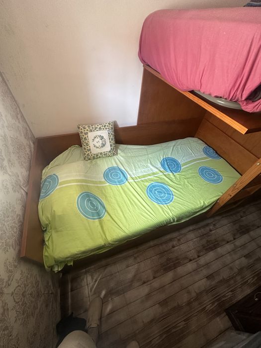 Vendo cama de madeira maciça