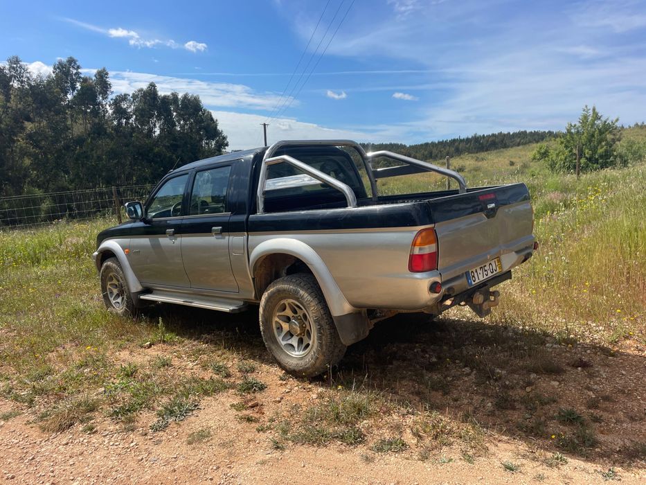 Mitsubishi L200 4x4 • Muito Estimada • Revisões em Dia
