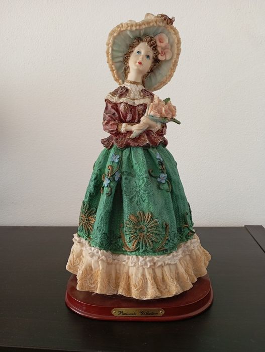 Bonecas e carrinho em porcelana