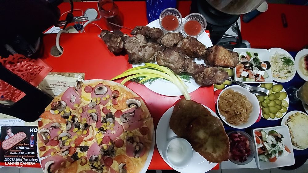 Піца 1метр + Пепсі 2л. 800грн. Доставка безкоштовна.