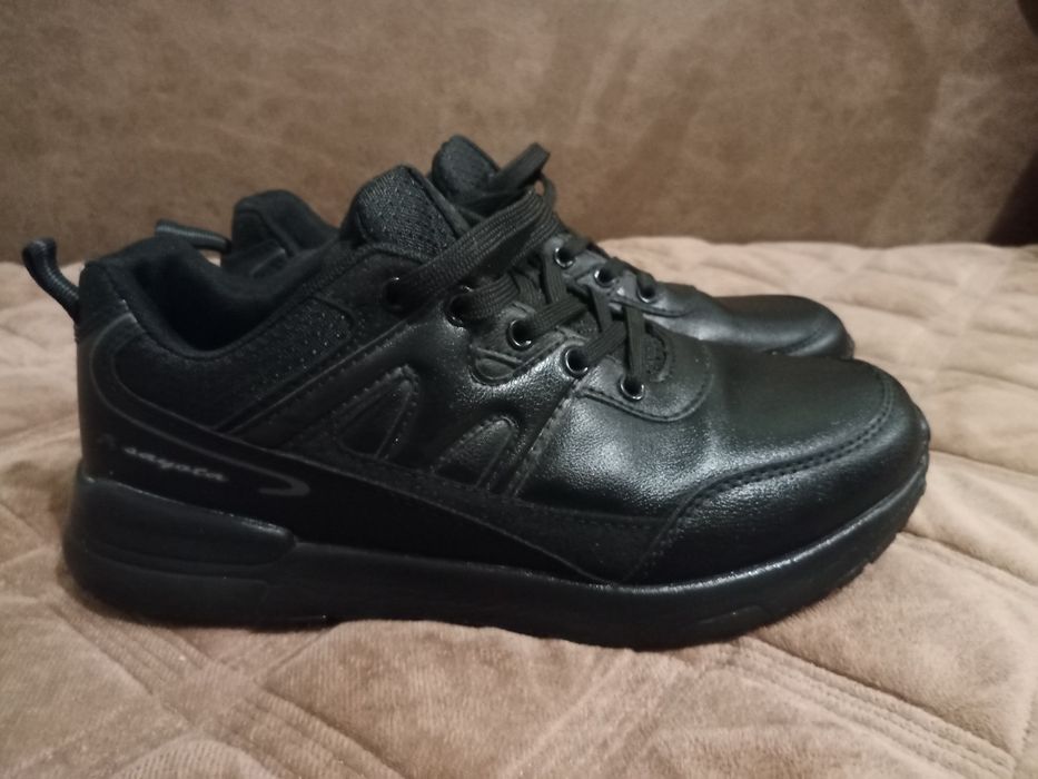 Кросівки для підлітка