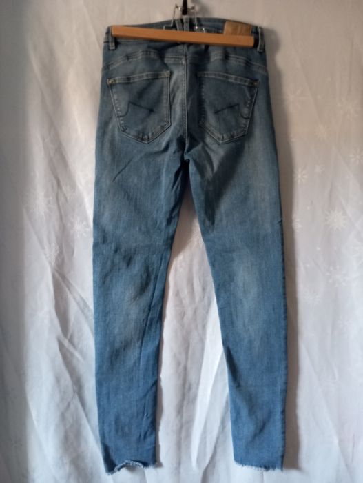 Damskie jeansy skinny Clockhouse M