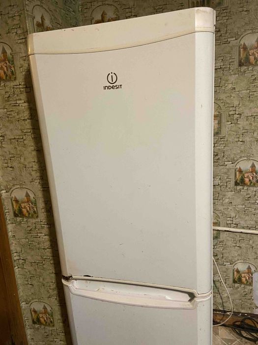 Холодильник indesit