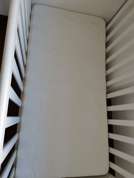 Berço + colchão + protector colchão + edredão + protector berço