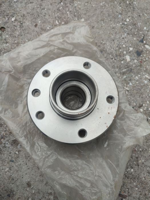 Ступица передняя Opel Omega A