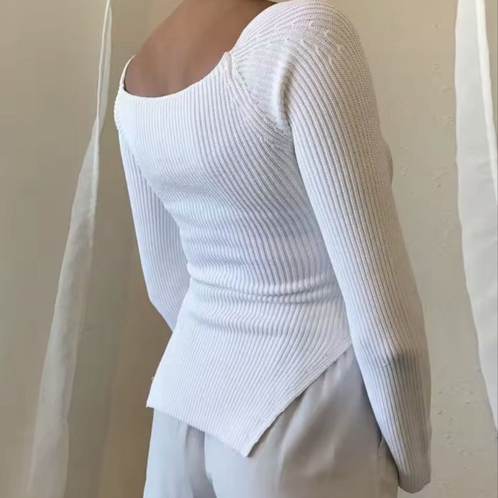 Жіночий в'язаний пуловер з квадратним вирізом і довгими рукавами