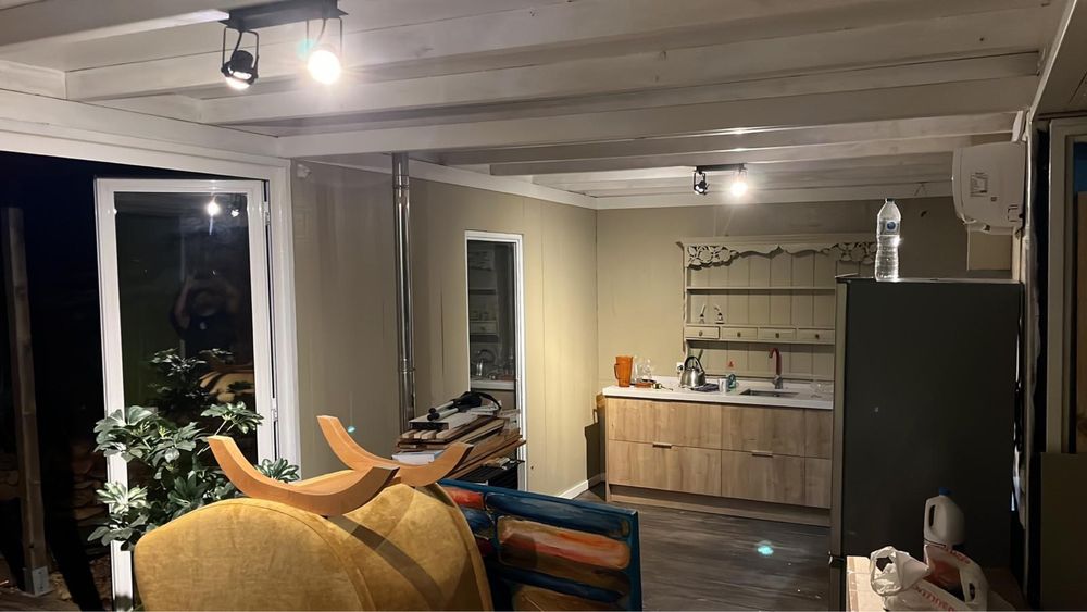 Pinturas e pequenos serviços.