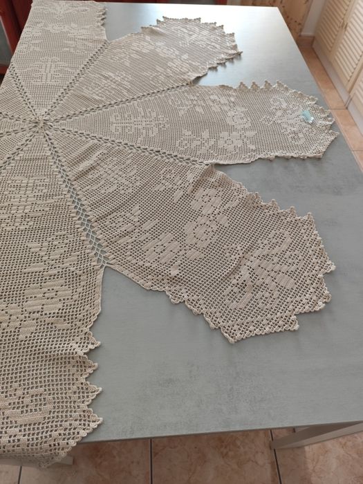 Toalha de Mesa Redonda 100% Feita à Mão em Crochê