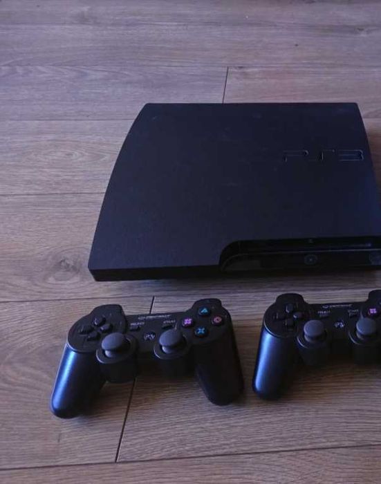 Konsola PS3 plus okablowanie + 7 gier
