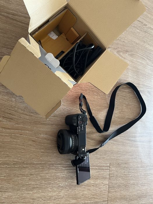 Sony ZV-E10 + lente