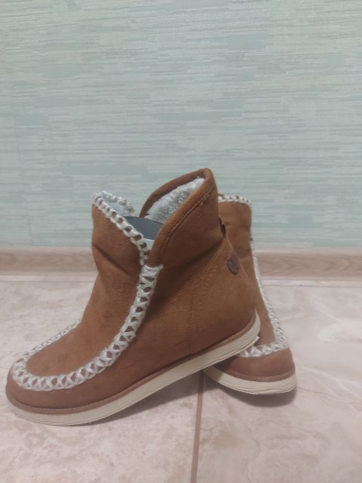 Продам жіночі зимові ботинки Wrangler(uggs)