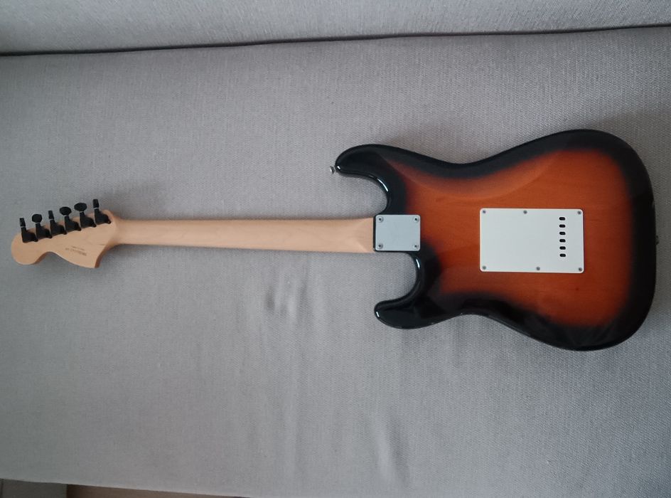 Gitara elektryczna Squier Affinity Stratocaster HSS