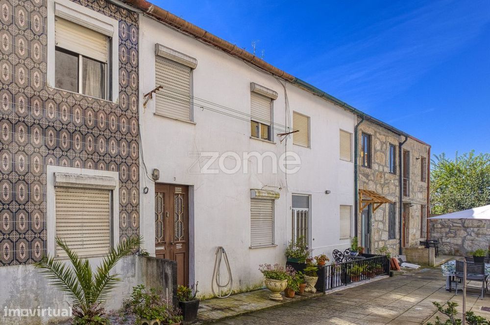 Moradia T2 Ilha 2 pisos 1 frente mobilada, Rua da Boavista nº27 Porto