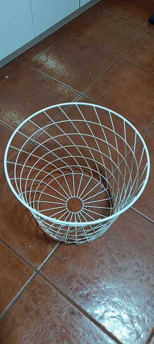 Mesa de Apoio / Cesto de Arrumação IKEA Kvistbro (Branca)