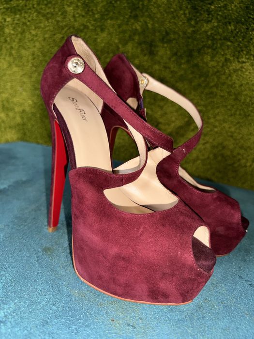 жіночі босонішки на високих підборах