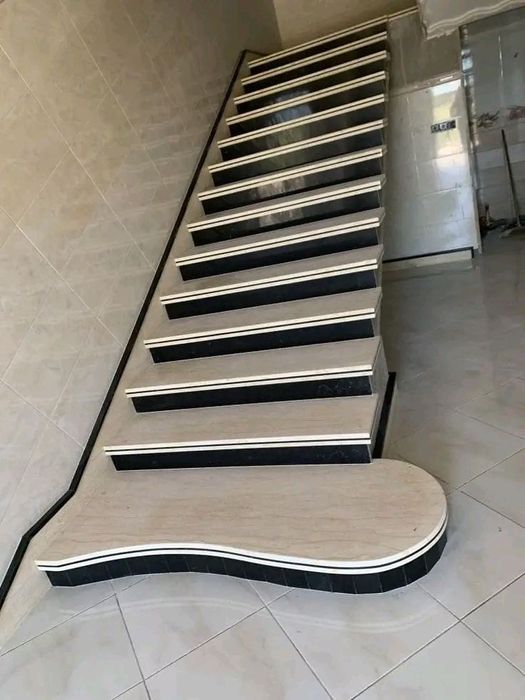 Сходи з граніту.