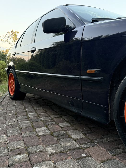 Продам BMW 3 E36