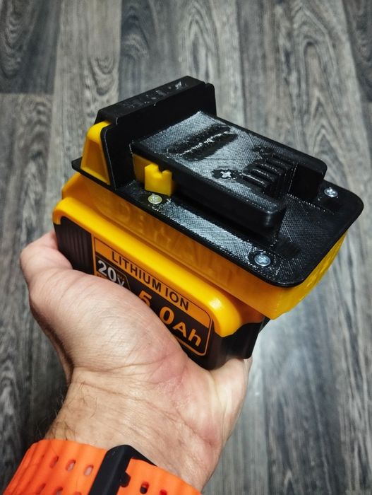 Адаптер перехідник акумулятор DeWALT на інструмент Milwaukee M18