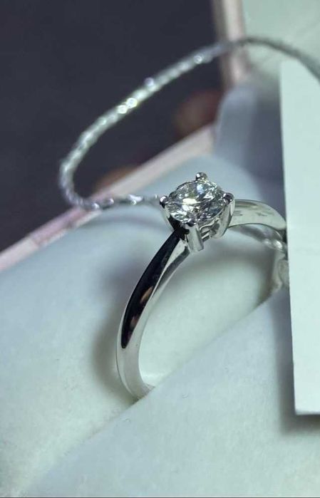 Золотое кольцо с бриллиантом 4.45мм! С сертификатом! Стиль Tiffany!