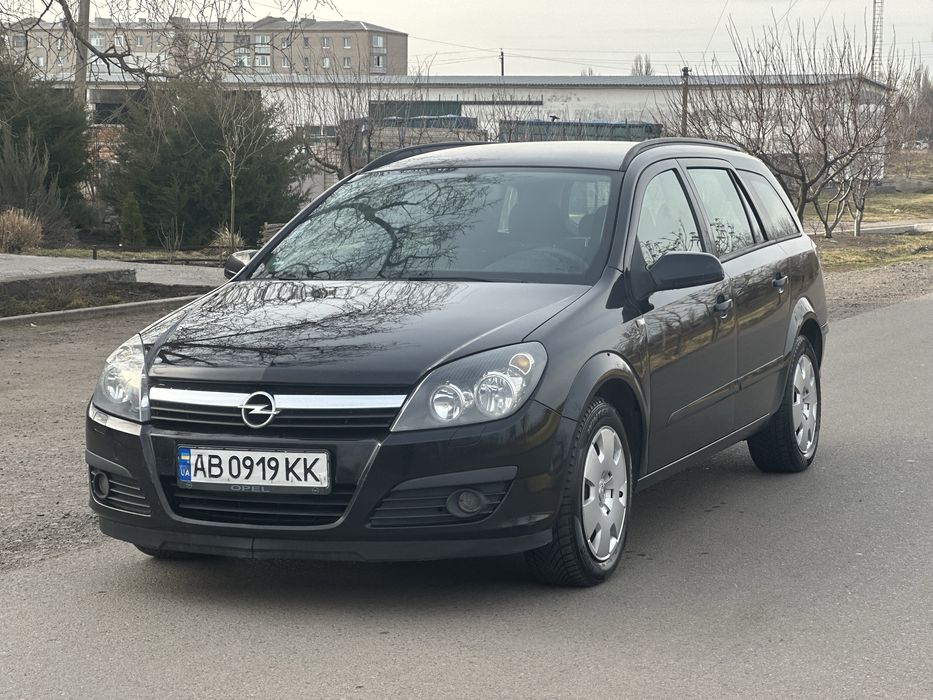 Опель астра Н в рідній фарбі. Газ бенз