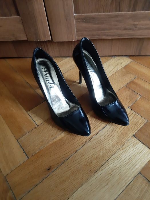 Czarne szpilki lakierki buty na obcasie 38 paula