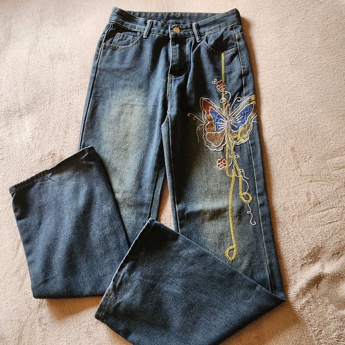 Spodnie jeansowe damskie z haftem