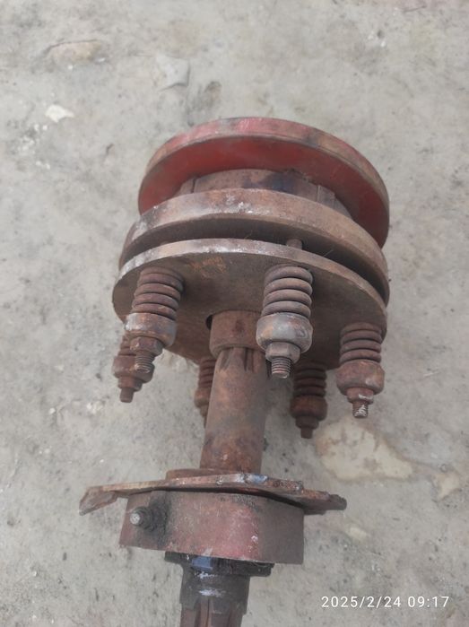 Sprzęgło przyczepy rozrzutnika fi 30