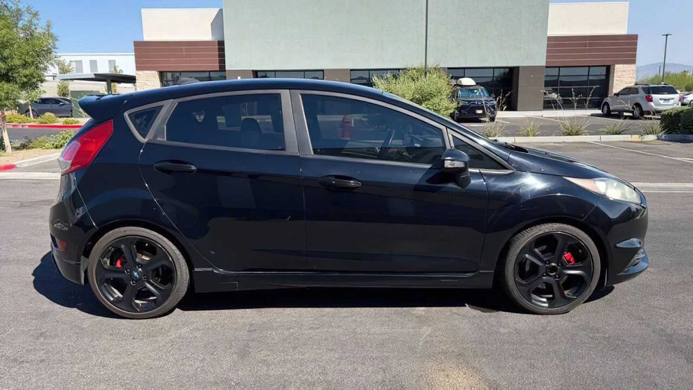Ford Fiesta SE      2016