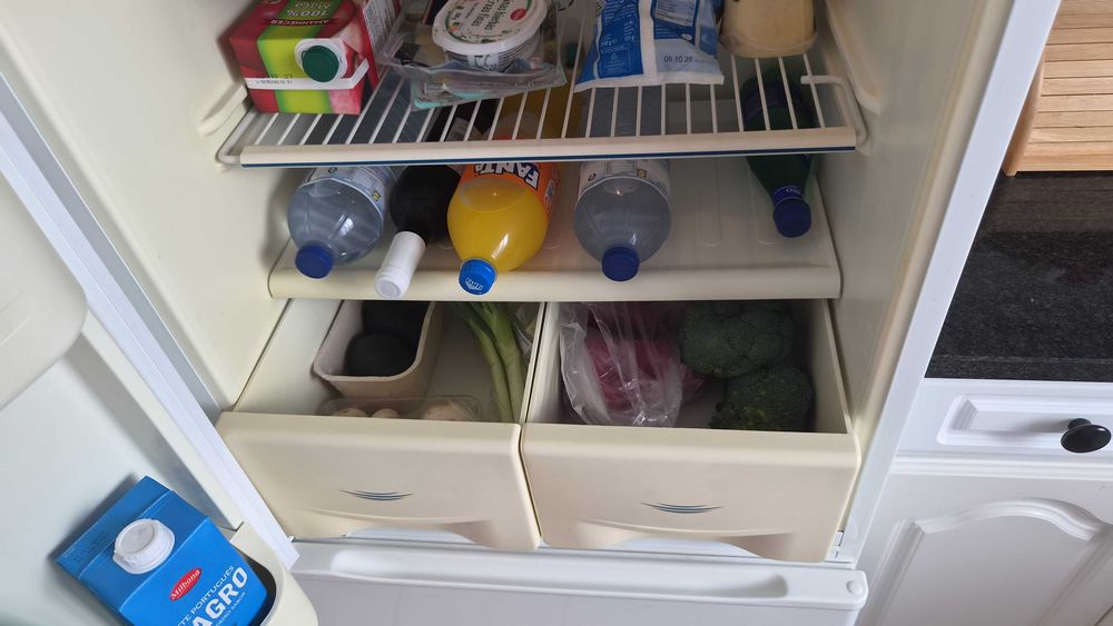 Refrigerator with 3 freezer compartments - works excellently