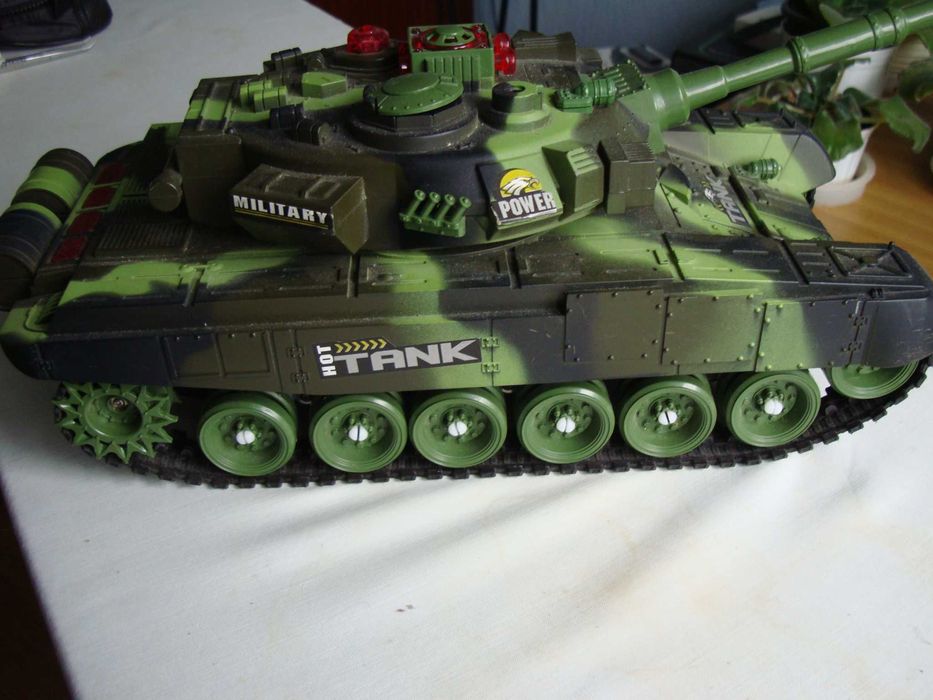 Большой Боевой Танк на радиоуправлении