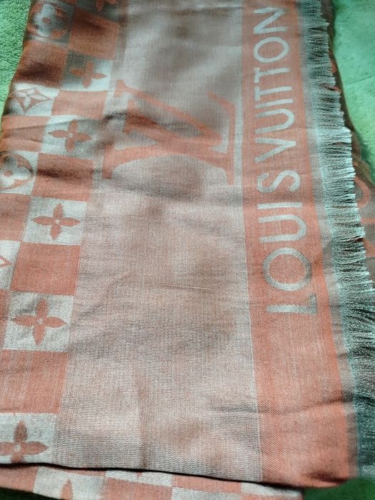 Szalik Louis Vuitton