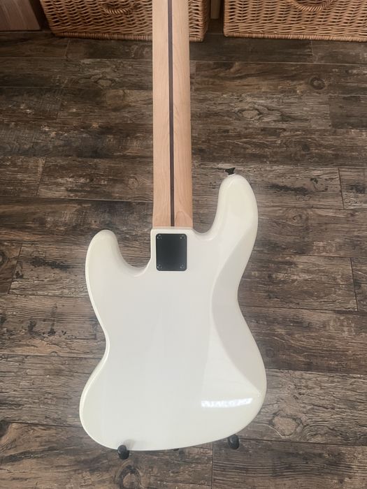 Gitara Basowa Jazz bass squier 5 strunowy