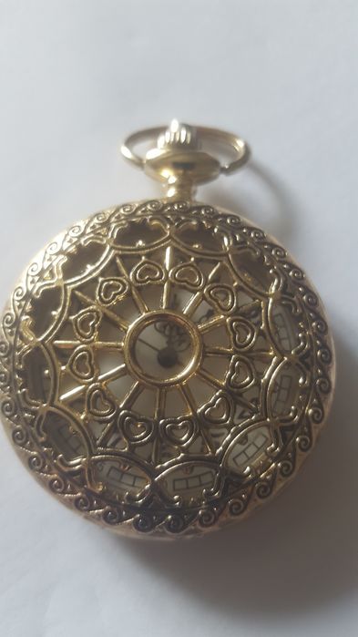 Relógio  de  bolso com bonita  estrutura  em Prata