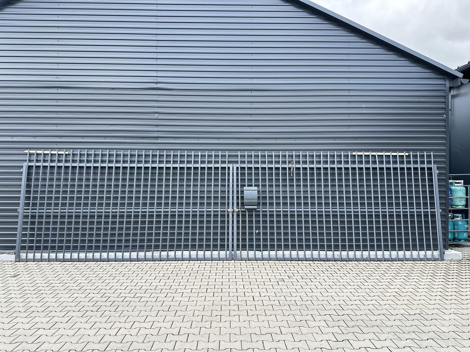 Brama dwuskrzydłowa stalowa 200 × 380 cm profil 50×30 mm