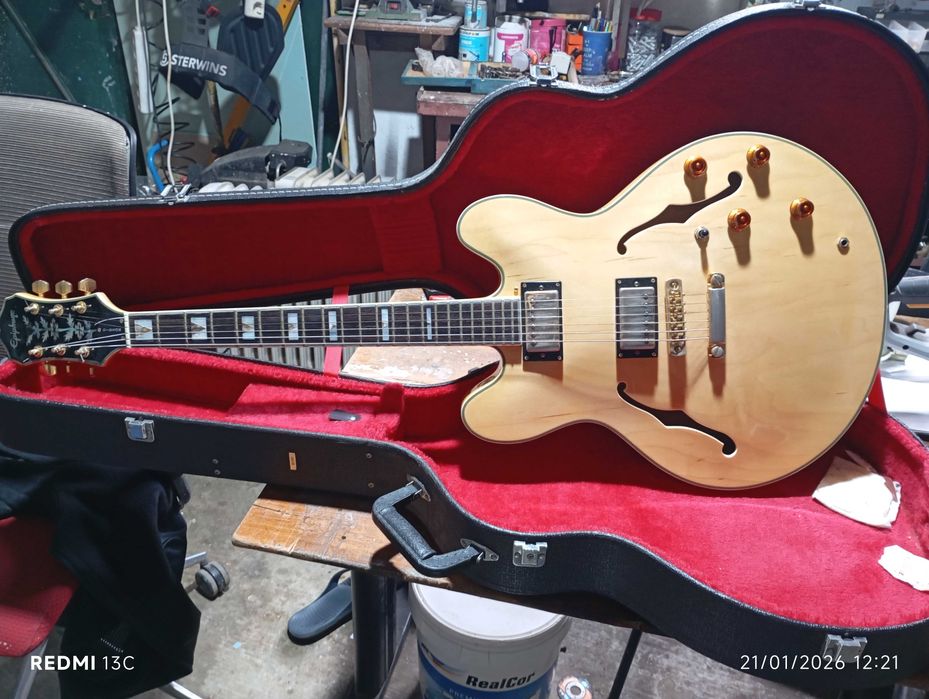 Guitarra Epiphone Sheraton em ótimo estado